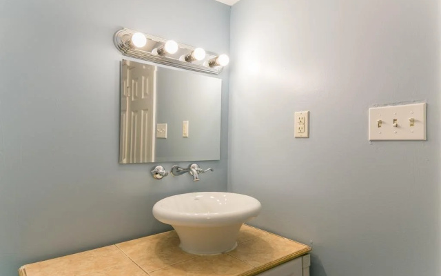 Canal Express Rooms