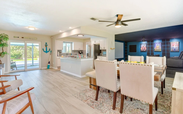 Bradenton Paradise: Pool, Patio & Putting Green!