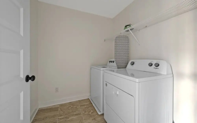 3 Kings Garage Front Yard Washer Dryer