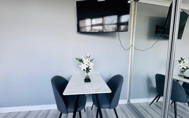 Home Studio  Free Parking Prime Location