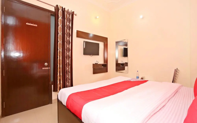 OYO 16697 Hotel Randhawa