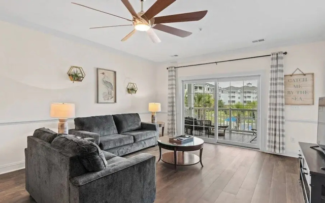 Magnolia Pointe Luster Leaf 4833-202