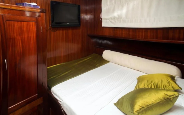 Dream Voyager Yacht