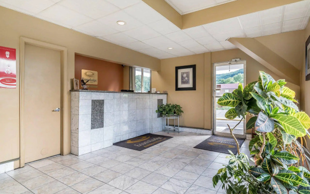 Econo Lodge Inn & Suites Binghamton