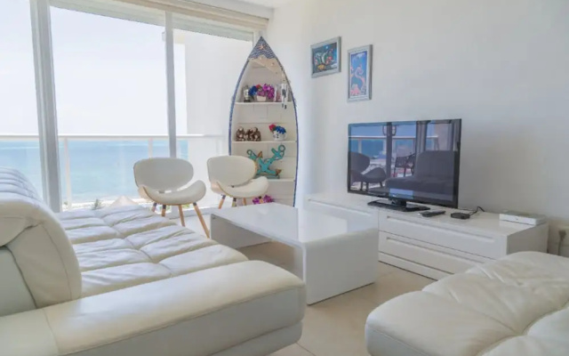 MARINA Beachfront 2 BDR- Amazing Oceanview