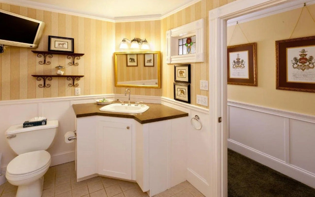 Crowne Pointe Historic Inn & Spa - Adults Only