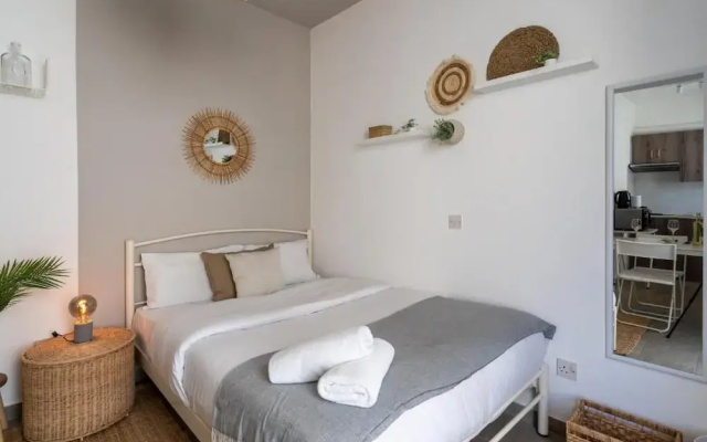 Orchid Cozy Studio & Balcony in Larnaca