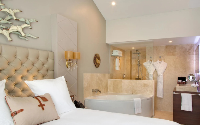 Grand Hotel Des Sablettes Plage, Curio Collection By Hilton