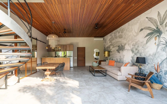 Luxury Private Loft, 2 BR, Canggu With Staff