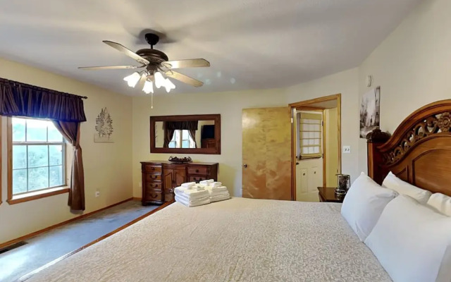 4 Bears 1 Cave by Ryson Vacation Rentals