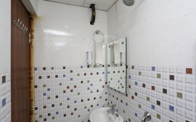 OYO 8961 Hotel RR Palace