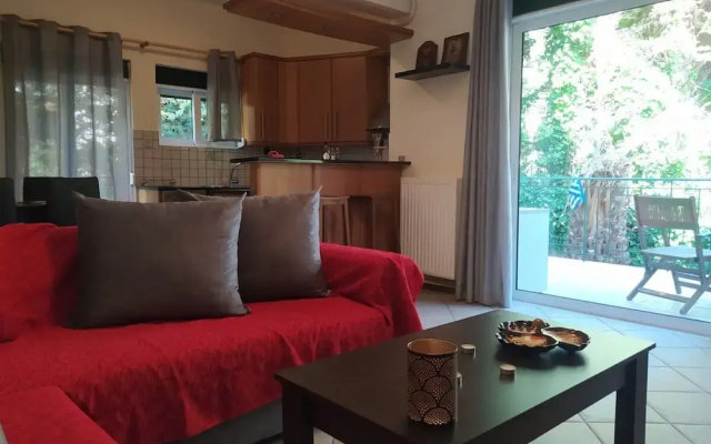 Marousi Comfy Apartment With Balcony