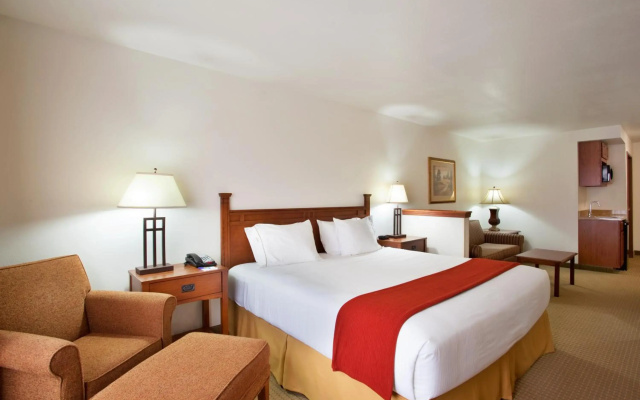 Holiday Inn Express & Suites Mattoon by IHG