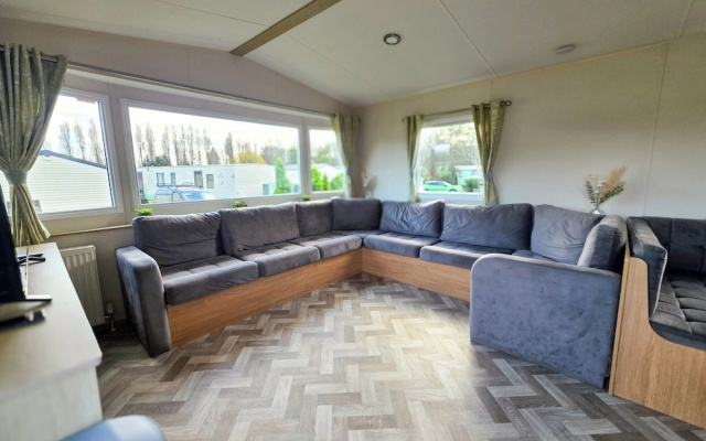 Static Caravan 3 Bed Sleeps 8 Dog Friendly Parking