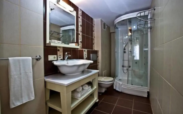 Royce Hotel