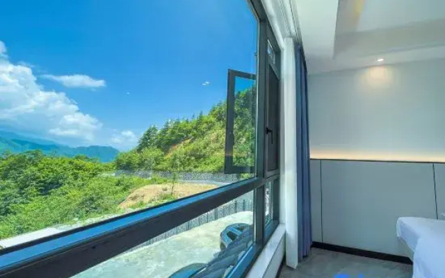 Shennongjia 31°N Yijing Luxury Mountain Homestay
