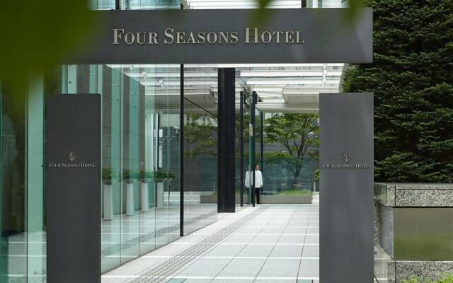 Four Seasons Hotel Tokyo at Marunouchi вид на фасад
