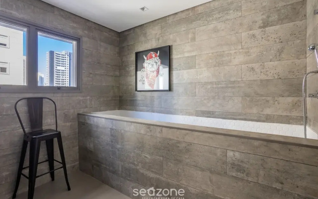 Studio w/ Balcony and 290m From the Subway Oln1702
