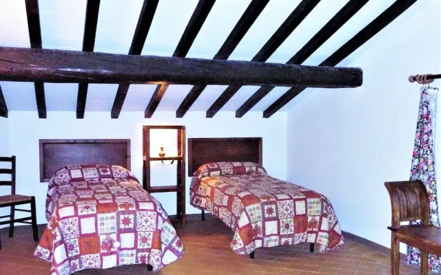Cosy Apartment in Mantignana With Private Terrace