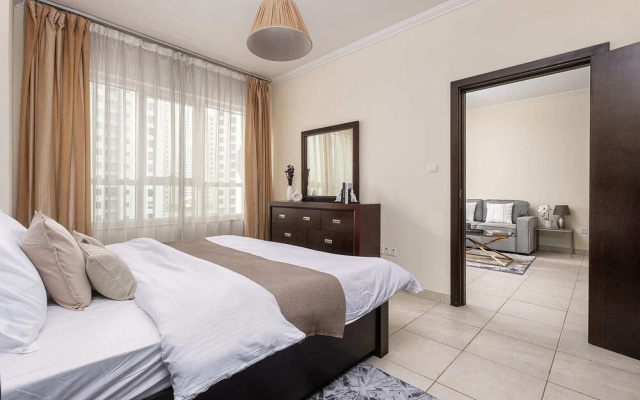 Premium stay at Marina Quay West