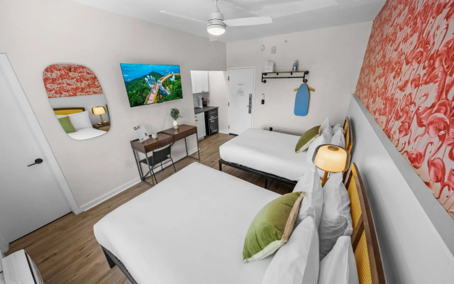 Greenview Hotel by Lowkl