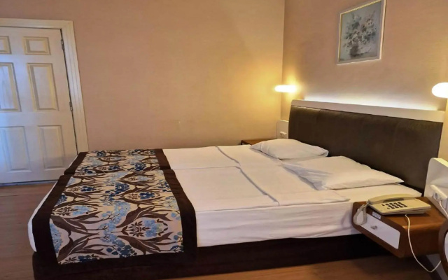 Azak Hotel