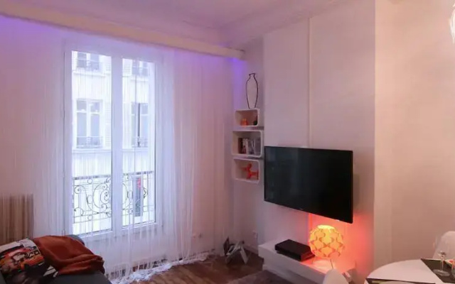 Champs-Elysées Design Apartment
