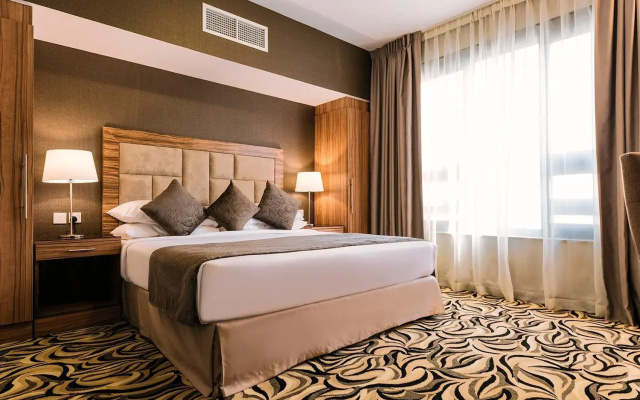 Emirates Plaza Hotel