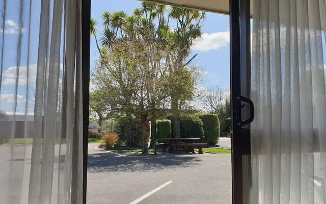 Commodore Motor Lodge