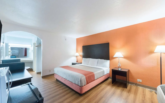 Motel 6 San Antonio, TX - I-10 West