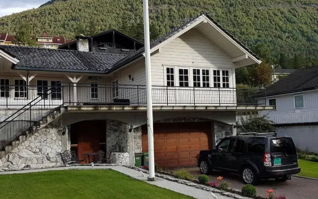 Aarnes House Stryn