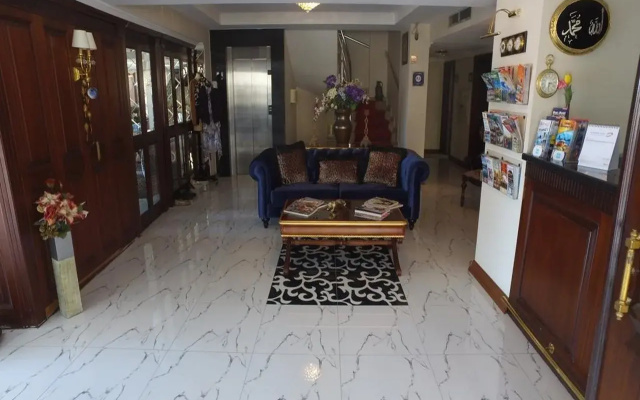 Daphne Hotel