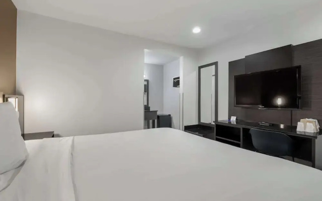 Studio 6 Suites Escondido, CA