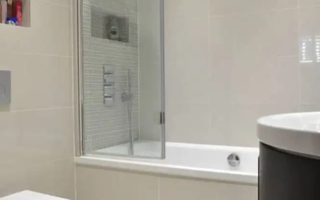 Stunning 3 Bedroom Garden Flat in Maida Vale