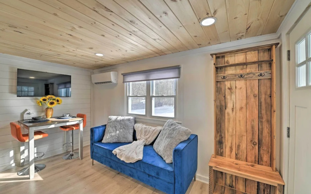 Modern Apartment: Near Hiking & Race Course