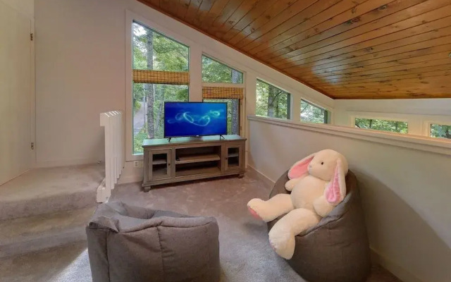 1228 Creekside Serenade