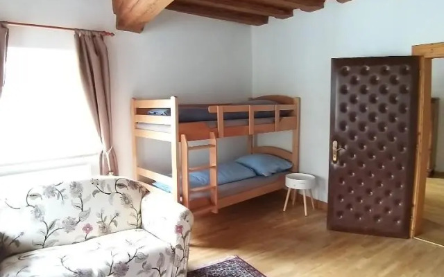 Apartment in Historic Town House