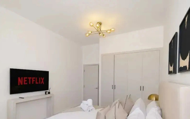 LUX  The Dubai Eye Sea View Suite