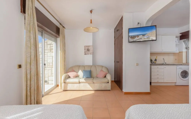 Oceanview Apart A By Sequeira