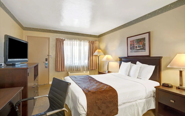 Travelodge Everett City Center