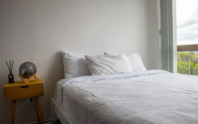 Comfortable 2 Bedroom Apartment With Stunning Views