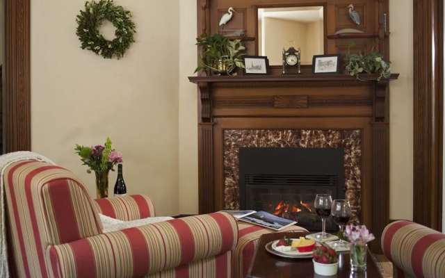 Brewster House Bed & Breakfast
