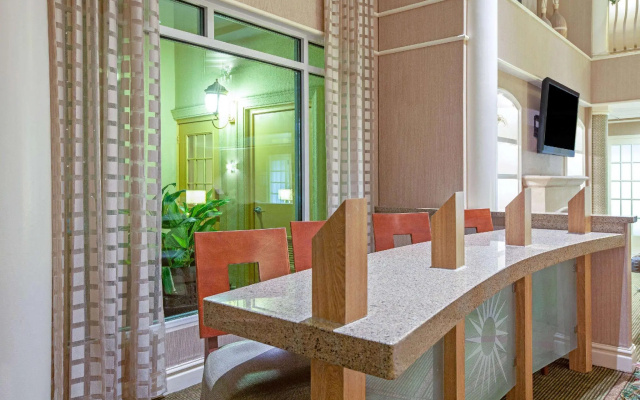 La Quinta Inn Suites Galleria