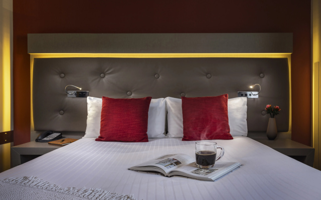 Everness Hotel & Resort