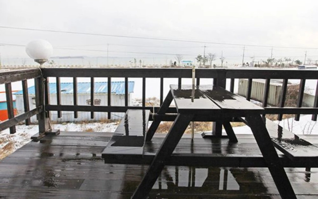 Jebudo Animal Café and Pension