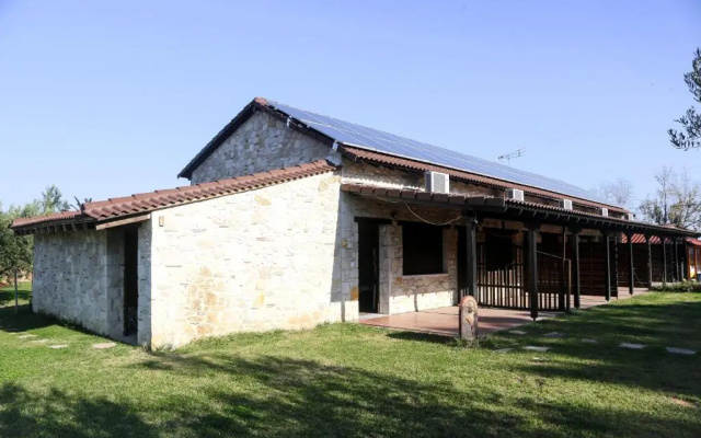 Gioulis Apartments & Studios