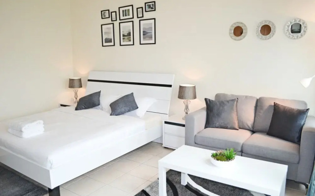SND - Bright and Spacious Studio