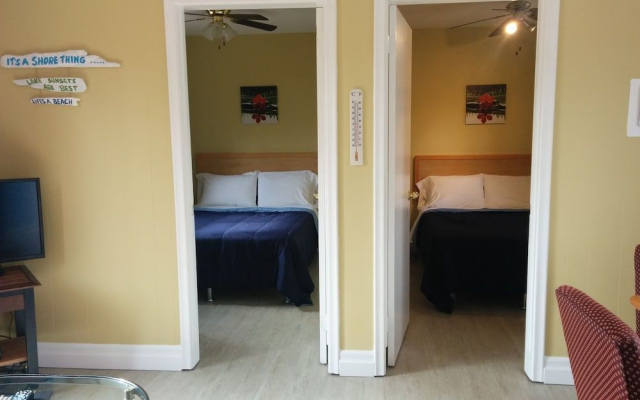 The Pinewood - Adult Getaway by the Lake