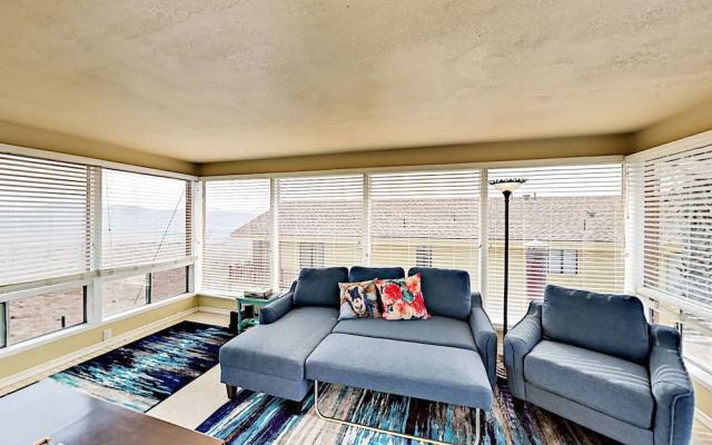 Hilltop Designer - 2 Br Home