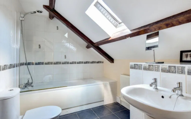 Holiday Home Y Barcud Coch